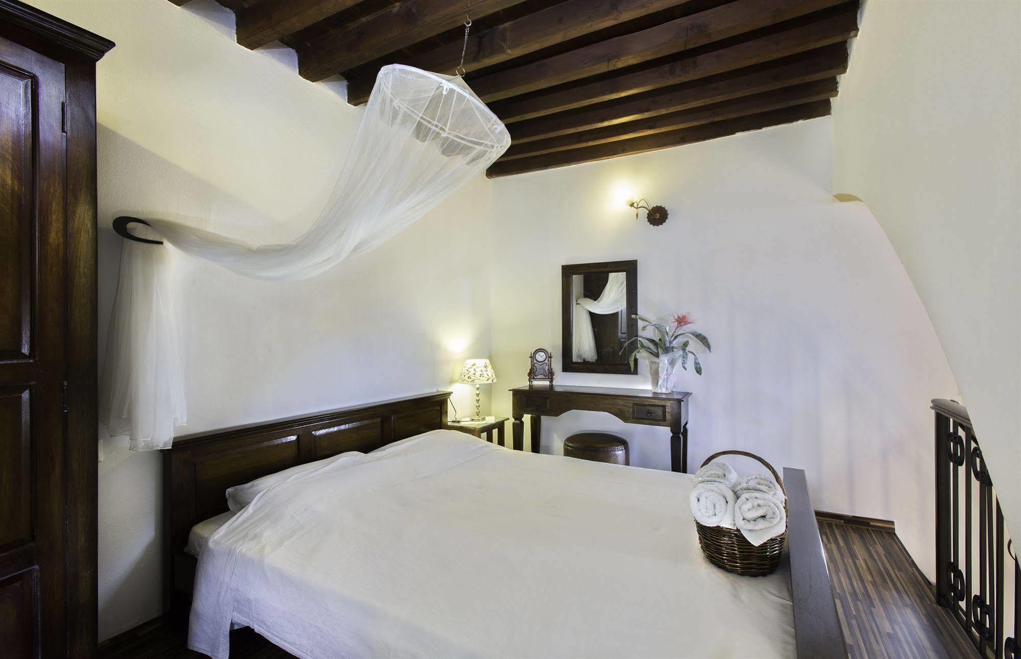 Lindos Boutique - Adults Only Apartment ภายนอก รูปภาพ